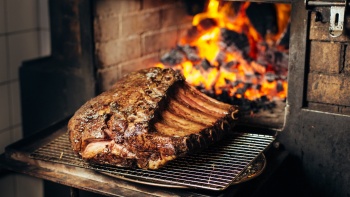 米其林星級餐廳 Burnt Ends 供應的煙熏烤肉